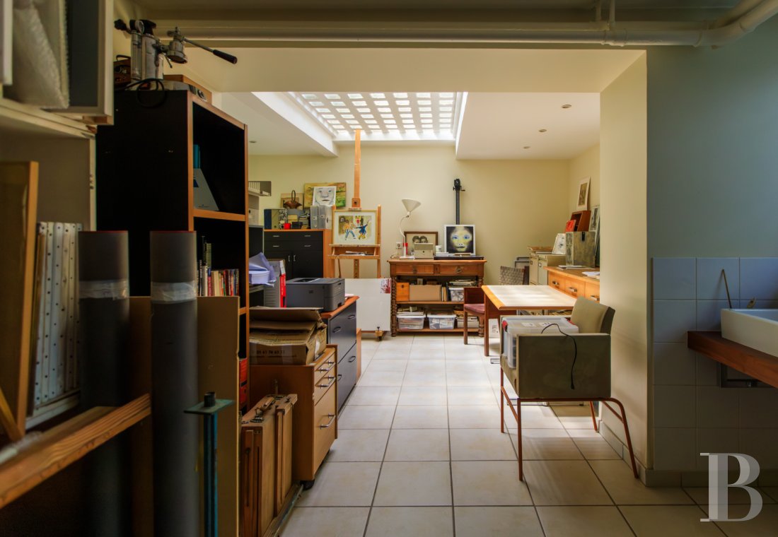 En Saône-et-Loire, à Mâcon, une villa et son jardin entièrement de style Art déco - photo  n°55